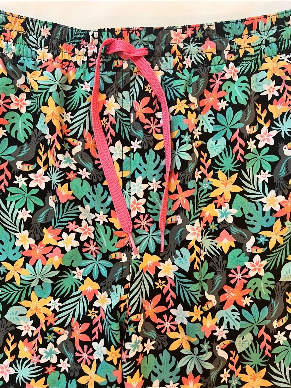 Chubbies 5.5 Inch The Bloomerangs Black Floral Toucan Pink Lined Swim Trunks XL